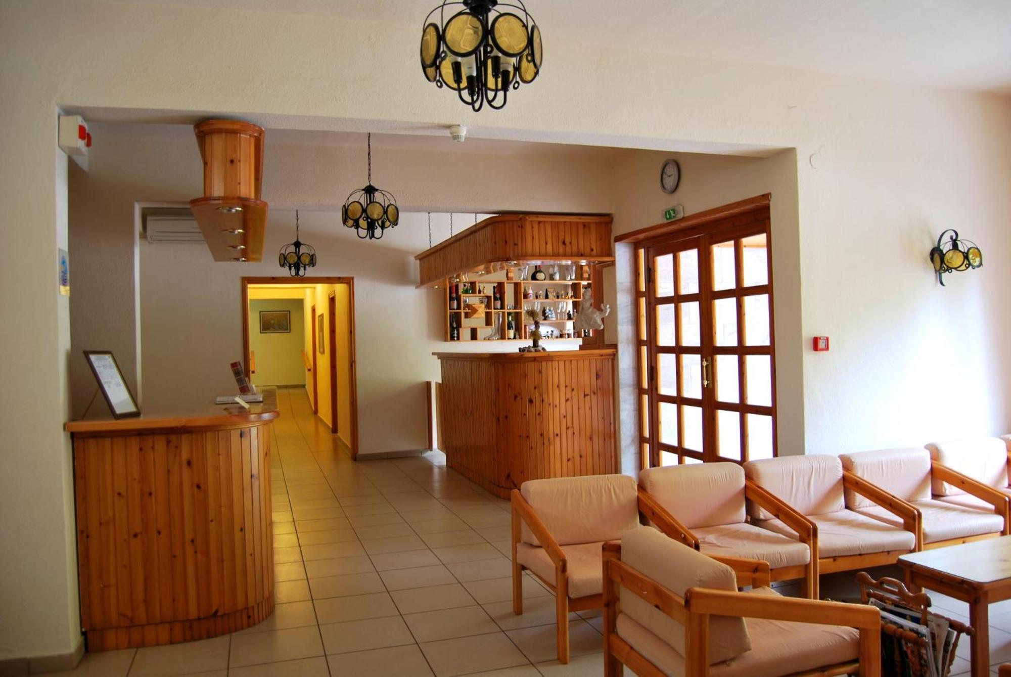 Yannis Hotel Krinidhes Exterior photo