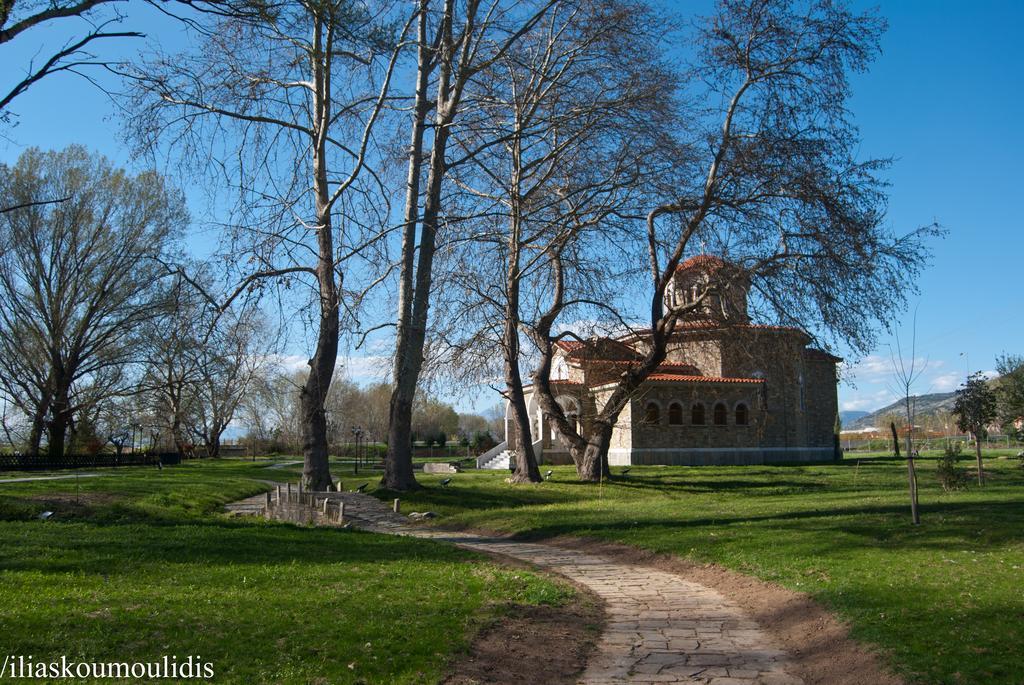 Yannis Hotel Krinidhes Exterior photo
