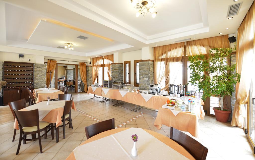 Yannis Hotel Krinidhes Exterior photo