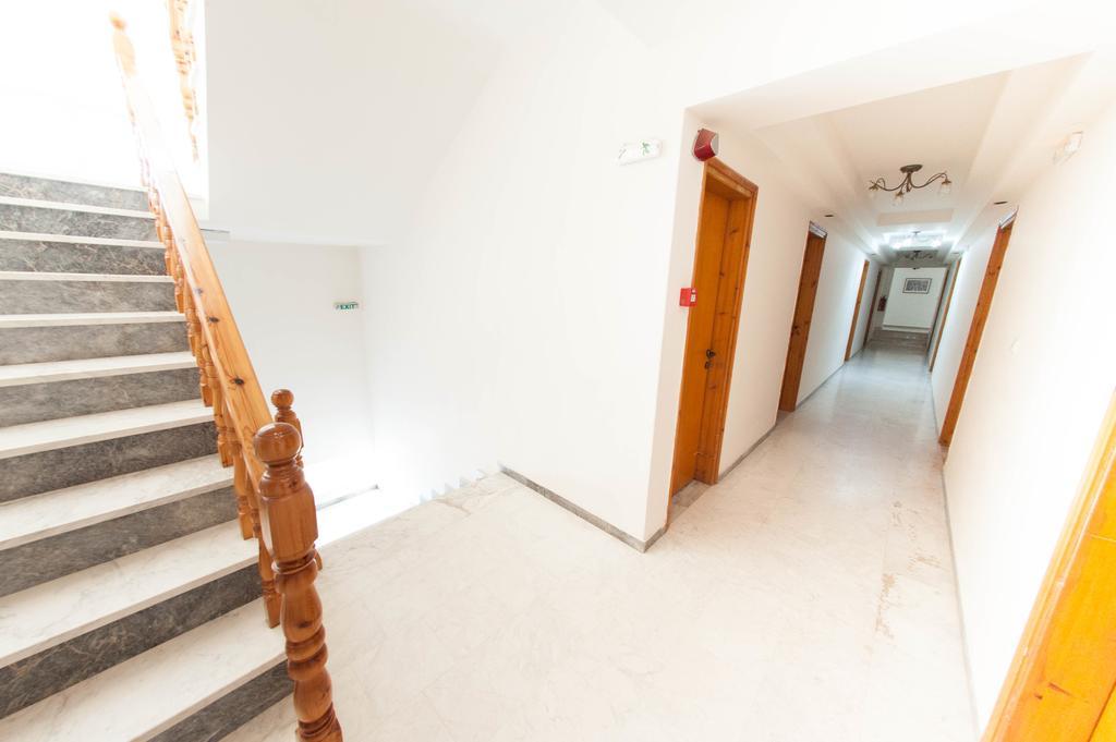 Yannis Hotel Krinidhes Exterior photo